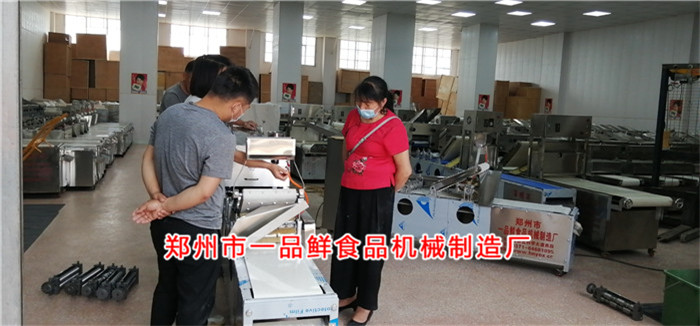 客戶(hù)學(xué)習(xí)機(jī)器操作