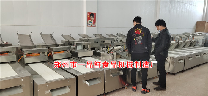 老客戶(hù)考察多功能成型機(jī)