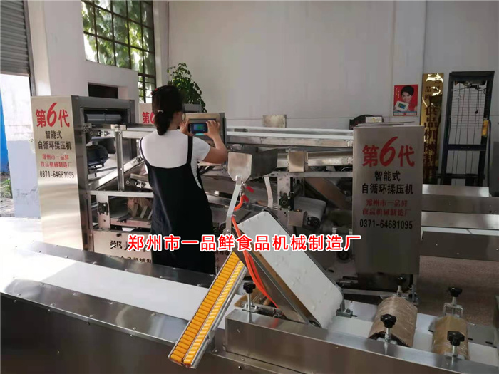 全自動自循環(huán)揉壓機調試中